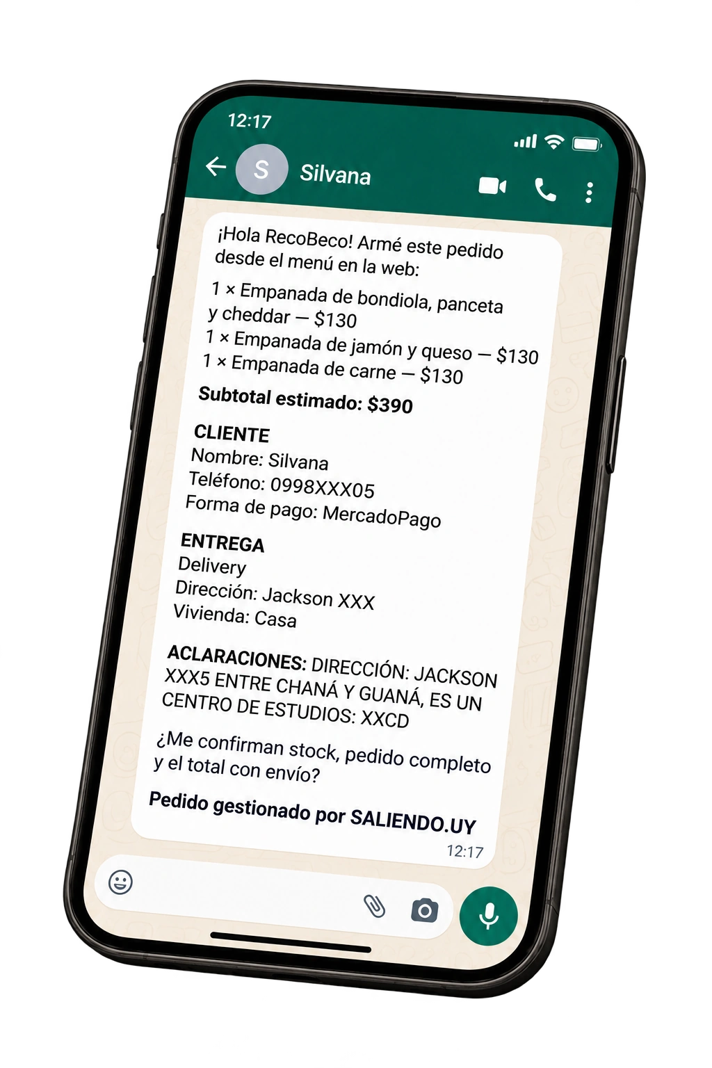 Celular con un mensaje de Silvana para RecoBeco: tres empanadas por un subtotal estimado de $390, pago MercadoPago, entrega a domicilio y firma Pedido gestionado por SALIENDO.UY. Datos personales enmascarados.
